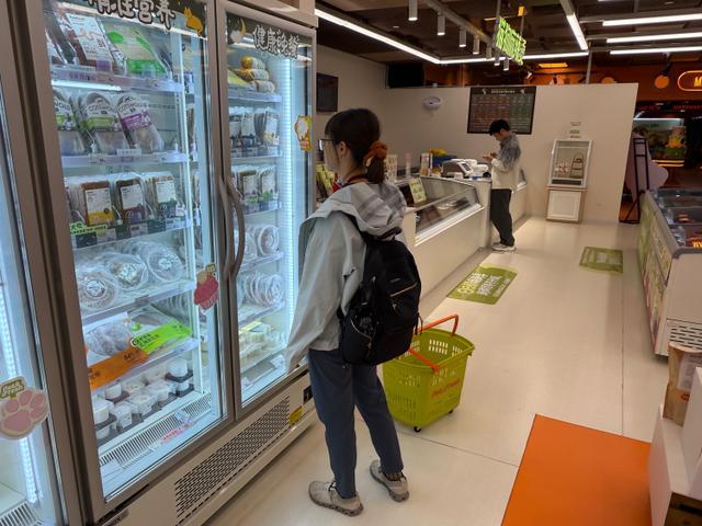 关店！曾被质疑“使用冷冻肉”CQ9电子网站连锁品牌接连